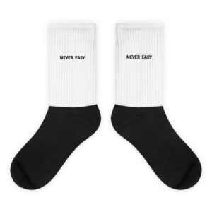 black-foot-sublimated-socks-flat-6a247b619fc52.jpg Chaussettes NEVER EASY