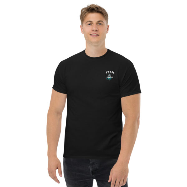unisex-classic-tee-black-front-6aa6ca788a2af.jpg T-shirt unisexe TEAM MANULFIT